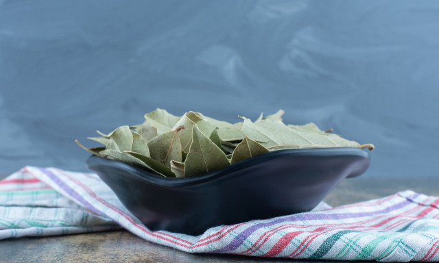 Γιατί πρέπει να βάλετε ένα φύλλο δάφνης κάτω από το μαξιλάρι σας