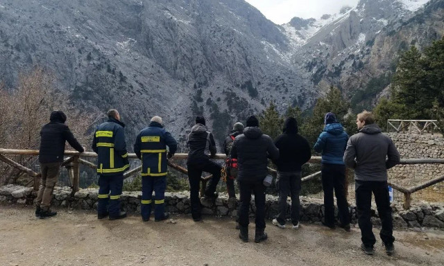 Χανιά: Σταμάτησαν οι έρευνες για τον αγνοούμενο στο φαράγγι της Σαμαριάς – «Υπάρχει ομίχλη»