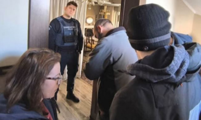 Επιχείρηση έξωσης οικογένειας με κατάκοιτο άτομο στο Παλαιό Φάληρο