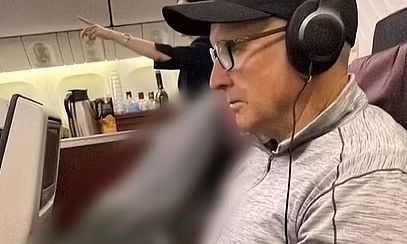 Γυναίκα πέθανε κατά τη διάρκεια πτήσης και την έβαλαν δίπλα σε ζευγάρι για τέσσερις ωρες