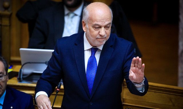 Ο Φλωρίδης απαντά στον ΣΥΡΙΖΑ: «Δεν ζήτησε η εισαγγελία την απόληψη των χωμάτων στα Τέμπη»