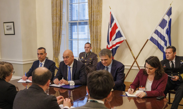 Ολοκληρώθηκε η επίσκεψη Δένδια στο Ηνωμένο Βασίλειο - Συζητήσεις για τη «δύσκολη» κατάσταση