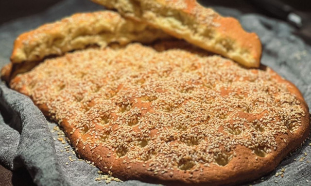 Λαγάνα: Μοναστηριακή συνταγή για το αγαπημένο σαρακοστιανό έδεσμα