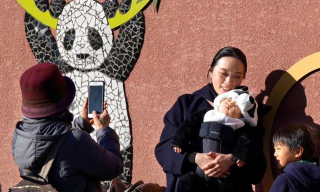 «Σβήνει» η Ιαπωνία: Σε χαμηλό 125 ετών «βούτηξαν» οι γεννήσεις - Βαθαίνει η δημογραφική κρίση