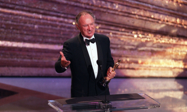 Νεκρός ο διάσημος ηθοποιός Τζιν Χάκμαν μαζί με τη σύζυγό του μέσα στο σπίτι τους