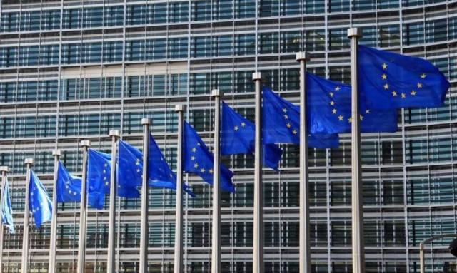 Κομισιόν: Προειδοποιεί τις ΗΠΑ ότι θα αντισταθεί σθεναρά στους δασμούς Τραμπ