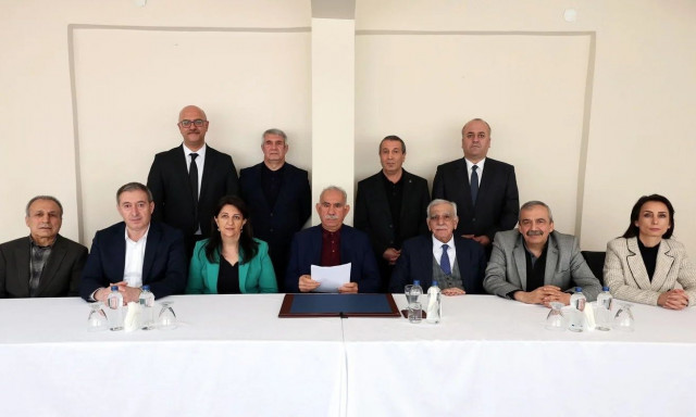 Ιστορική δήλωση  Οτσαλάν: Καλεί το PKK να καταθέσει τα όπλα και να αυτοδιαλυθεί - Ολόκληρη η δήλωση