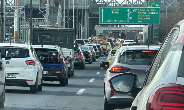 Κίνηση στους δρόμους: Μεγάλες καθυστερήσεις στην Αττική Οδό