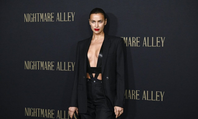 Ιρίνα Σάικ: Ποζάρει με μαγιό στα χρώματα της Βραζιλίας λίγο πριν το Καρναβάλι του Ρίο ντε Τζανέιρο