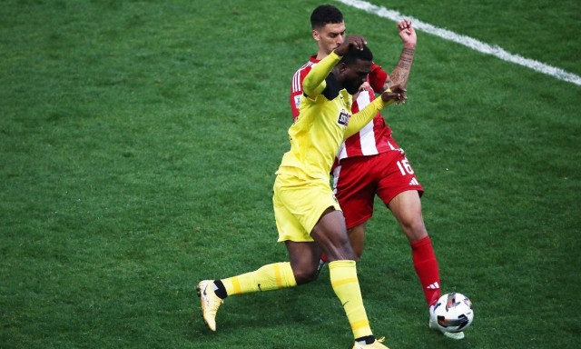 Οριακό ντέρμπι με γκολ και φωτιά στην κορυφή της βαθμολογίας!