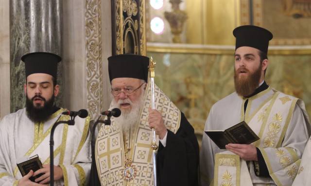 Τέμπη: Τρισάγιο για τα θύματα της τραγωδίας από τον Αρχιεπίσκοπο Ιερώνυμο