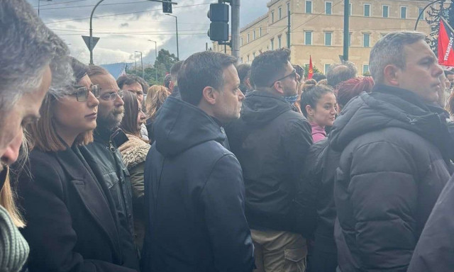 Ο Χάρης Δούκας συμμετείχε στη συγκέντρωση για τα Τέμπη στο Σύνταγμα