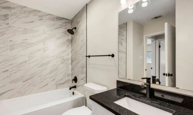 Θα καταστρέψετε το μπάνιο σας αν το καθαρίζετε με αυτόν τον τρόπο