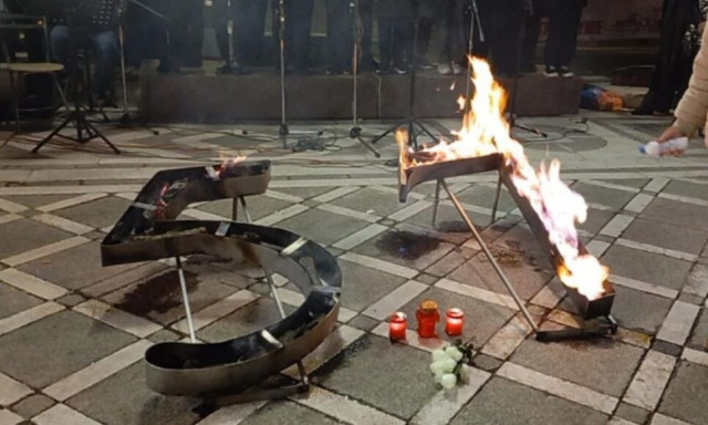 Πτολεμαΐδα: Βραδινή συγκέντρωση για τα θύματα του δυστυχήματος στα Τέμπη