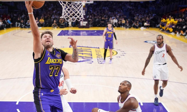 NBA: Ντόντσιτς και ΛεΜπρον «υπέγραψαν» το ντέρμπι του Λ.Α. – Οι βαθμολογίες σε Ανατολή και Δύση