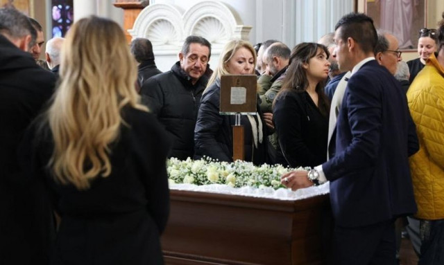 Ηράκλειο: Το τελευταίο «αντίο» στον Μανώλη Λιδάκη