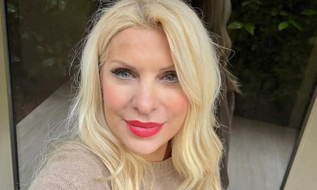 Ελένη Μενεγάκη: Απόδραση στην Άνδρο για το τριήμερο της Καθαράς Δευτέρας