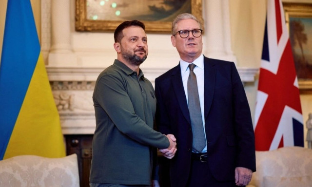 «Ρελάνς» Ζελένσκι στο Λονδίνο μετά την ήττα στην Ουάσινγκτον: Έλαβε δάνειο 2,26 δισεκατομμύρια ευρώ