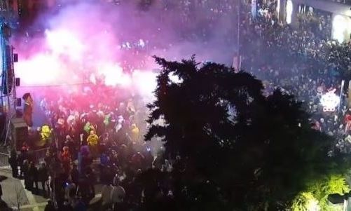 Ξάνθη: Έκαναν τη νύχτα μέρα οι καρναβαλιστές στην βραδινή παρέλαση