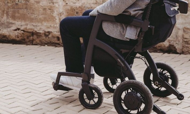 Ενδοοικογενειακή βία στον Βόλο: Χτύπησε τον ανάπηρο σύζυγό της και απείλησε να τον μαχαιρώσει