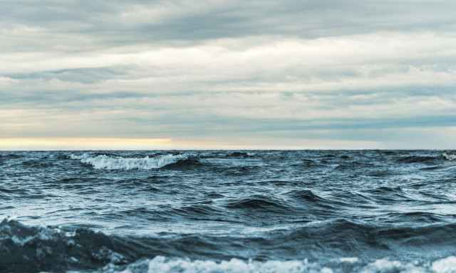 Απροσδόκητη τάση: Μείωση της εξάτμισης των ωκεανών καθώς οι τρέχουσες θερμοκρασίες αυξάνονται