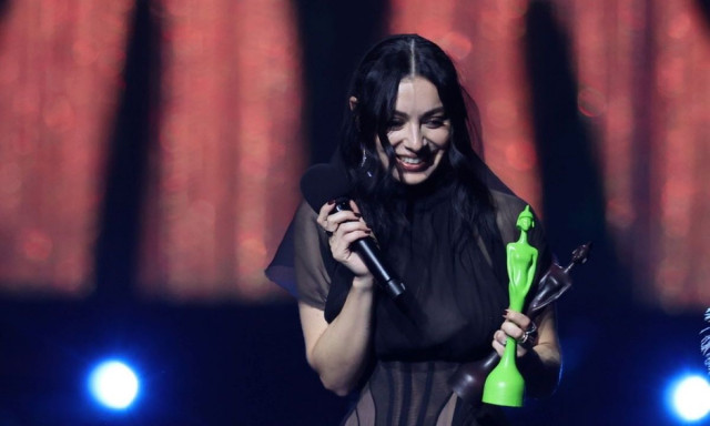 Brit Awards: Θρίαμβος για την Charli xcx με πέντε βραβεία