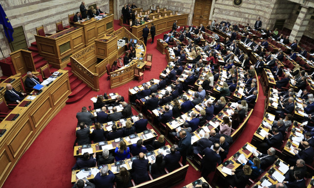 «Πυρ» ομαδόν από την αντιπολίτευση για τα μέτρα στήριξης - «Η κοροϊδία συνεχίζεται»