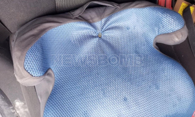 Μενίδι: Φωτογραφίες ντοκουμέντο από την αδέσποτη σφαίρα που καρφώθηκε σε παιδικό κάθισμα αυτοκινήτου