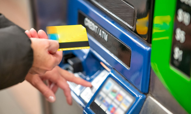 Προειδοποίηση της Europol: Μη βγάλετε χρήματα από τα ΑΤΜ αν παρατηρήσετε αυτό το σημάδι