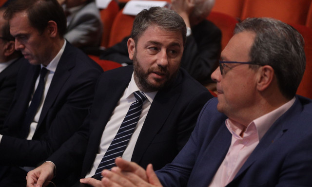 Όλα στον «αέρα» για την Κεντροαριστερά μετά το «άκυρο» Ανδρουλάκη σε Φάμελλο