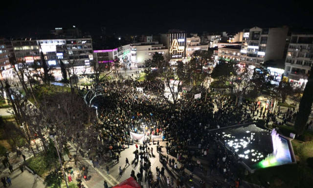 Συλλαλητήρια για τα Τέμπη: Στους δρόμους οι πολίτες σε Λάρισα και Πάτρα