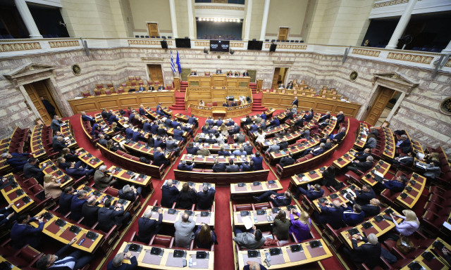 Διπλό μέτωπο κυβέρνησης-αντιπολίτευσης για Προανακριτική και ανασχηματισμό