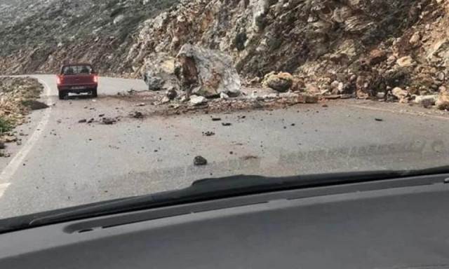 Λασίθι: Κατολίσθηση στο δρόμο προς Σητεία – Κλειστό το ένα ρεύμα κυκλοφορίας