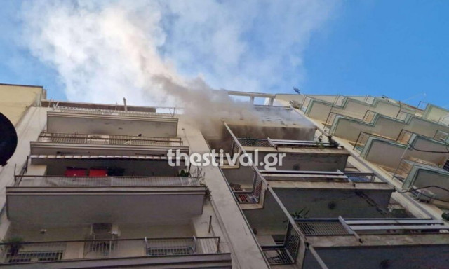 Θεσσαλονίκη: Φωτιά σε διαμέρισμα στο κέντρο – Επί τόπου η Πυροσβεστική