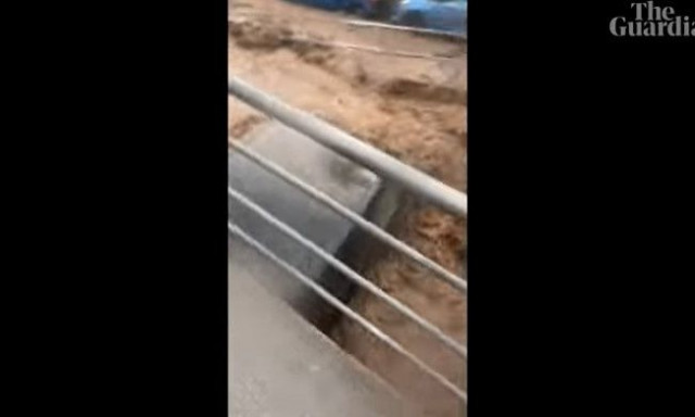 Ποτάμια έγιναν οι δρόμοι στην Γκραν Κανάρια - Η στιγμή της διάσωσης γυναίκας από την πλημμύρα