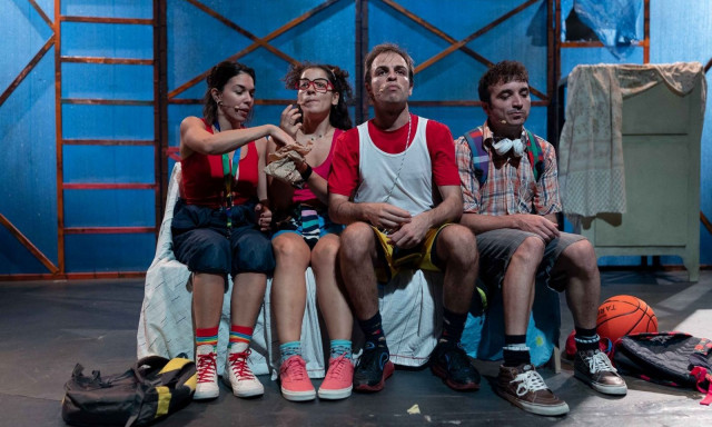 «Τζέλα, Λέλα, Κόρνας και … ο Κλεομένης» για λίγες παραστάσεις ακόμα στο Σύγχρονο Θέατρο