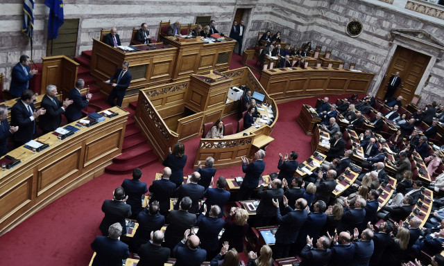 «Ροντέο» η Βουλή: Όλες οι χθεσινές σκληρές κόντρες με βαριές εκφράσεις
