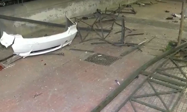 Τροχαίο ατύχημα στη Βασιλίσσης Σοφίας: Αυτοκίνητο προσέκρουσε στα κιγκλιδώματα