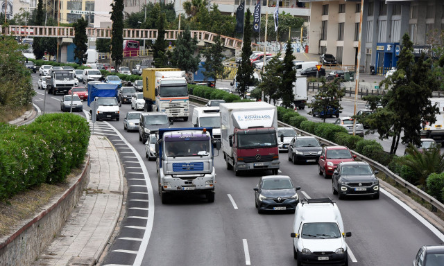 Καραμπόλα με έναν τραυματία στον Κηφισό – Σημαντικές καθυστερήσεις στο ρεύμα προς Πειραιά