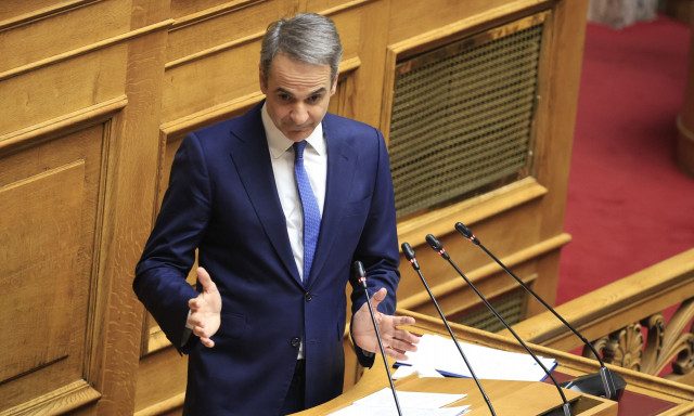 Μητσοτάκης: Με συγγνώμη στην Κωνσταντοπούλου ξεκίνησε την ομιλία του - Άγνωστοι πέταξαν τρικάκια