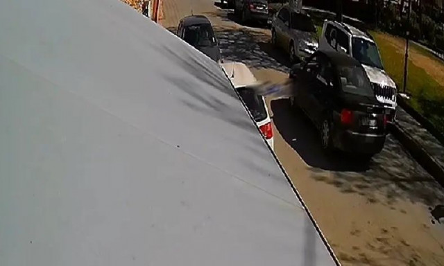 Λάρισα: Σοκαριστικό βίντεο από το ατύχημα του 3χρονου – Αγωνία για την υγεία του