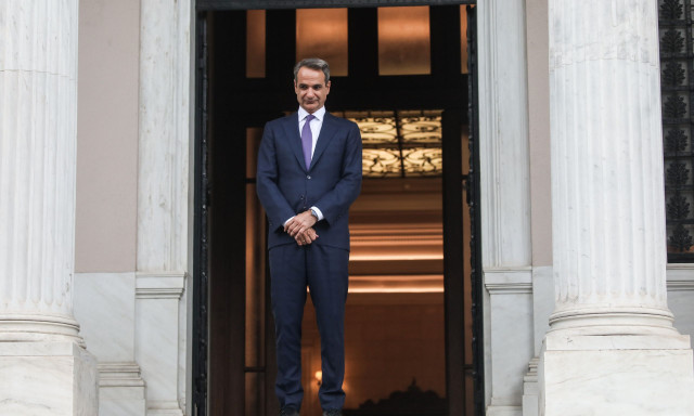 Και τώρα ανασχηματισμός: «Σκούπα» ή ανακύκλωση; Ανακατεύεται η τράπουλα και στο Μαξίμου