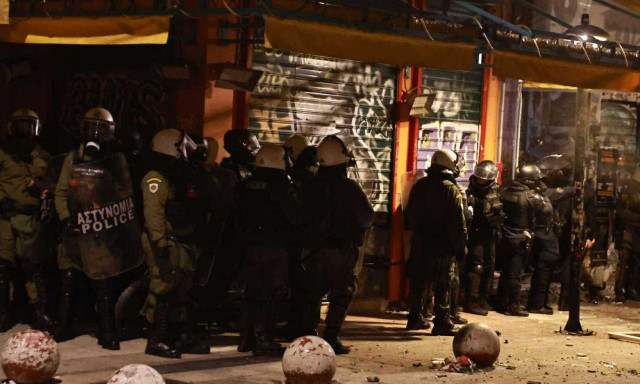 Θεσσαλονίκη: Περίπου 30 προσαγωγές για τα επεισόδια στην πορεία για τα Τέμπη