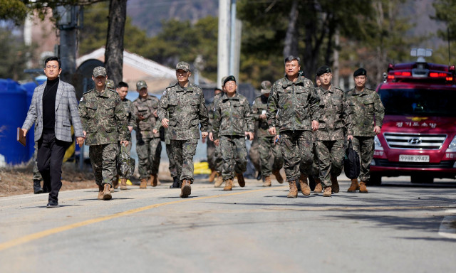 Νότια Κορέα: Βίντεο από τη στιγμή που τα μαχητικά αεροσκάφη βομβαρδίζουν κατά λάθος χωριό