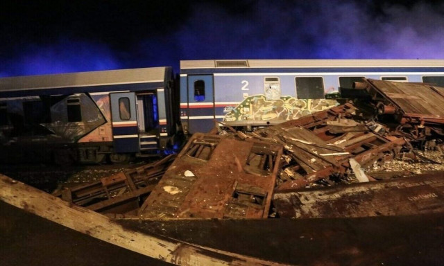 Τέμπη: Εντοπίστηκε στο Κουλούρι κομμάτι που μπορεί να ανήκει στο χαμένο κόκπιτ του εμπορικού τρένου