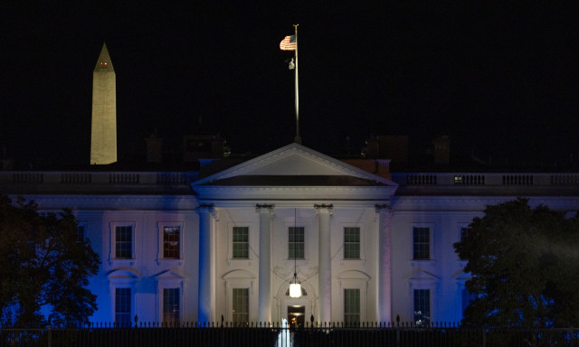 Η Μυστική Υπηρεσία πυροβόλησε έναν ένοπλο άνδρα κοντά στον Λευκό Οίκο