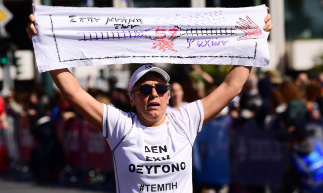 Ημιμαραθώνιος Αθήνας 2025: Γέμισε με μηνύματα για τα Τέμπη - Οξυγόνο και δικαιοσύνη ζήτησαν δρομείς
