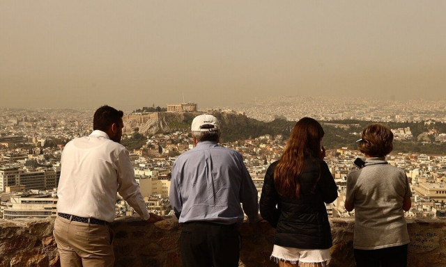 Καιρός: Πλησιάζει η σκόνη από την Αφρική – Η θερμοκρασία θα ανεβαίνει κάθε μέρα