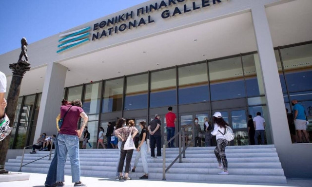 Βουλευτής της «Νίκης» τα έκανε γυαλιά-καρφιά στην Εθνική Πινακοθήκη