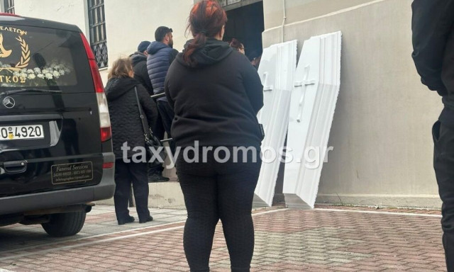 Σε κλίμα βαριάς θλίψης και οδύνης η κηδεία του νιόπαντρου ζευγαριού που σκοτώθηκε σε τροχαίο
